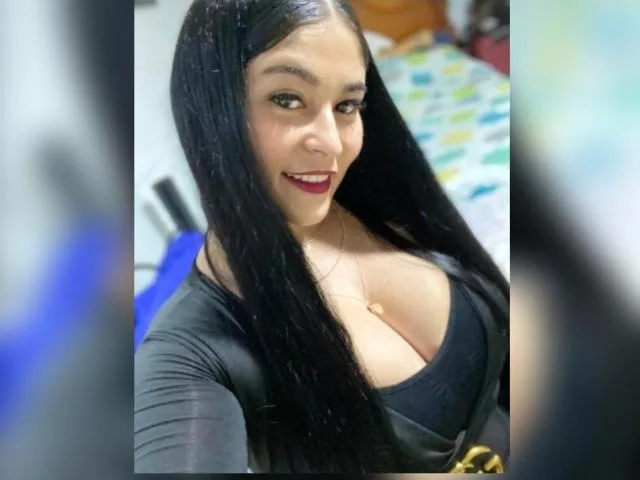 IvanniaRose camgirl live amateur webcam