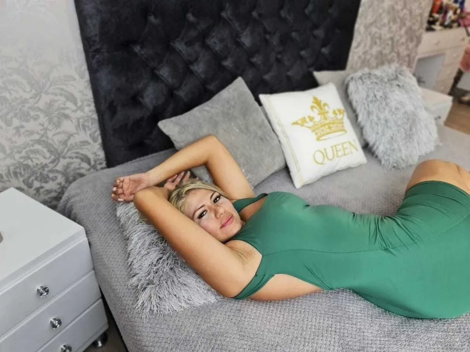 VicctoriaFoster camgirl live amateur webcam