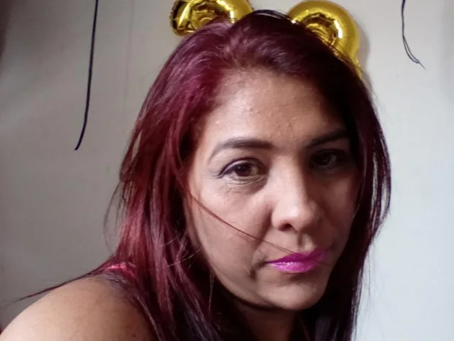 AraMorven camgirl live amateur webcam