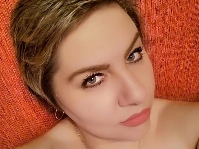 SaraDeMur camgirl live amateur webcam