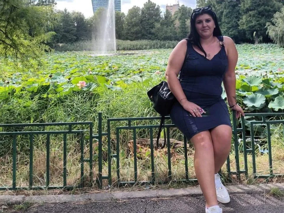 LaviniaMarisa camgirl live amateur webcam