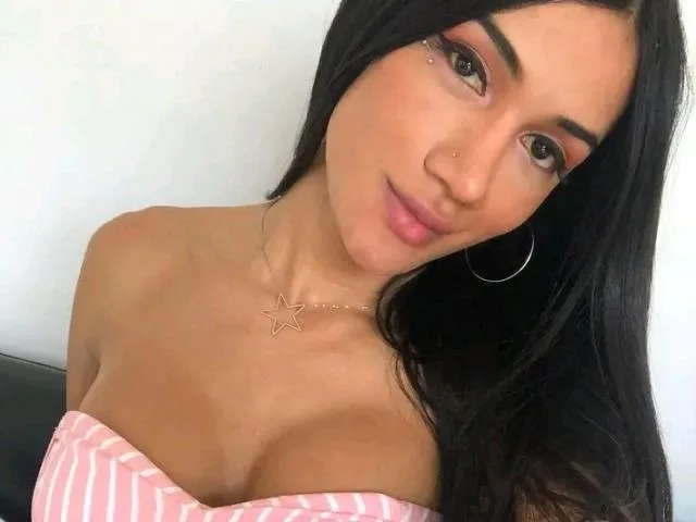 MelanyHornyy camgirl live amateur webcam