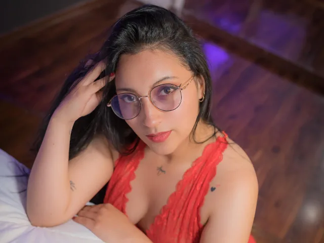 SharlotteEves camgirl live amateur webcam