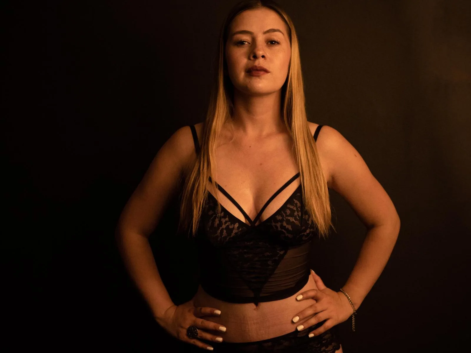 MeganSmails camgirl live amateur webcam
