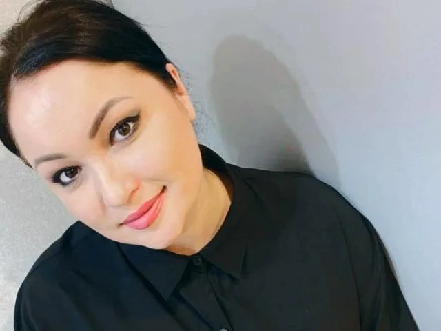 LisaElla camgirl live amateur webcam