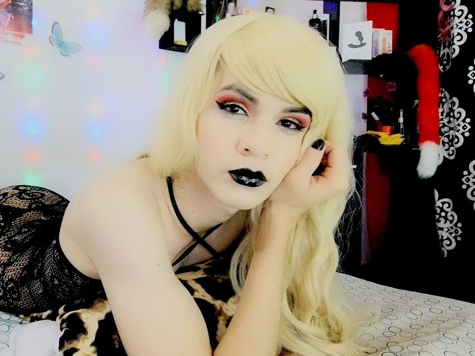 XDanielaMontyX camgirl live amateur webcam
