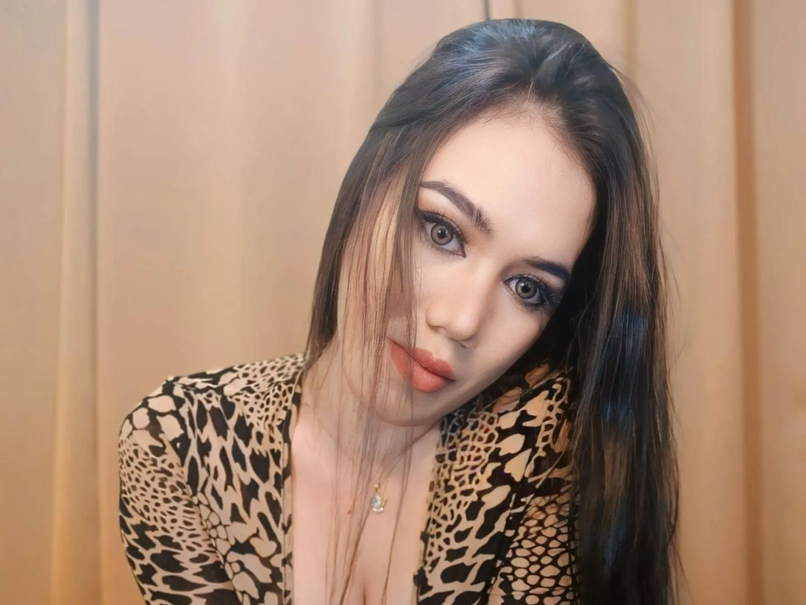 YazminTrans camgirl live amateur webcam