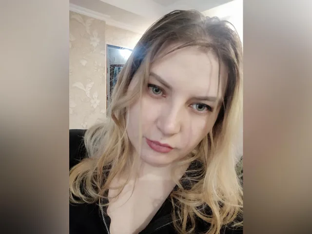 BrandiJohnson camgirl live amateur webcam