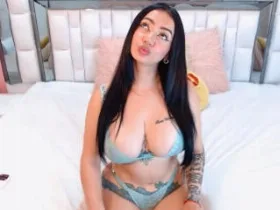 SophieLombardo camgirl live amateur webcam