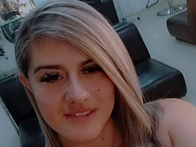ZeldaHot camgirl live amateur webcam