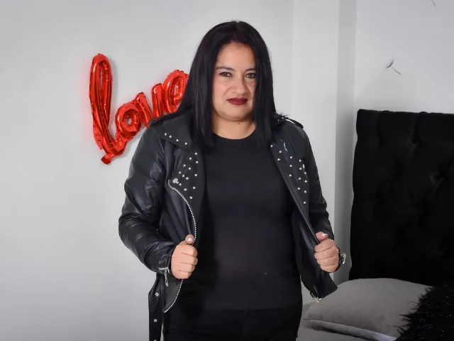 AdeleRodriguez camgirl live amateur webcam