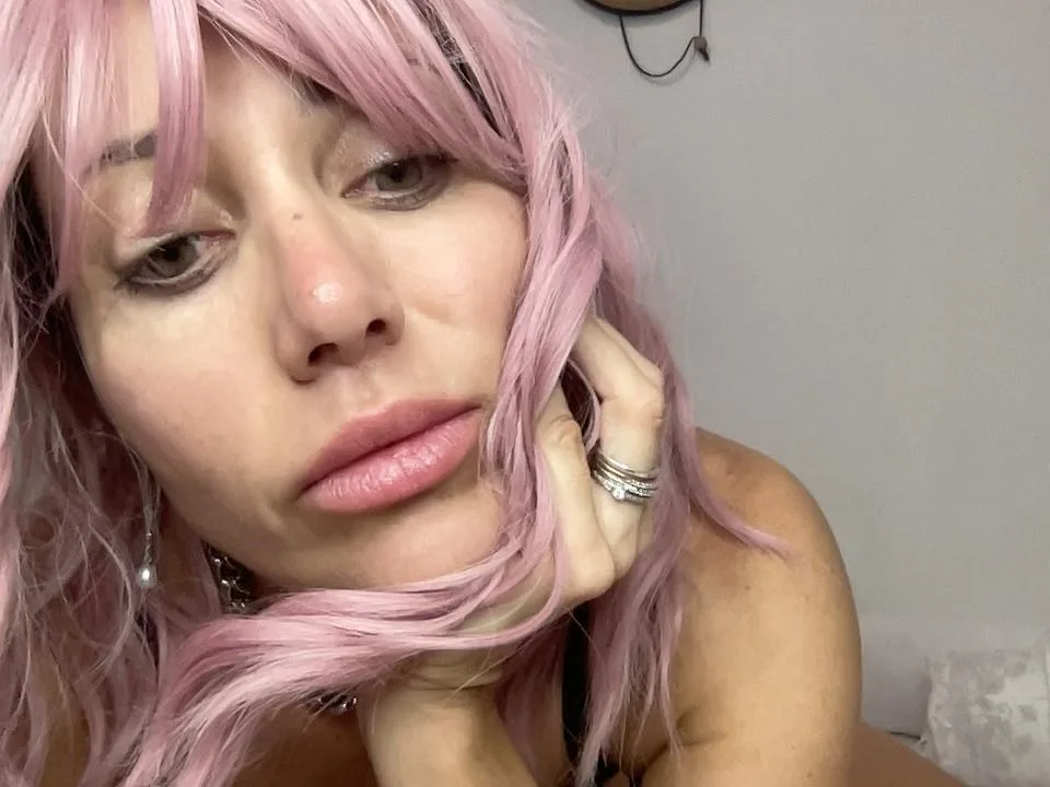 JuliakTheMaskWoman camgirl live amateur webcam