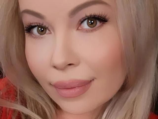CurvyWhitneyLynn camgirl live amateur webcam