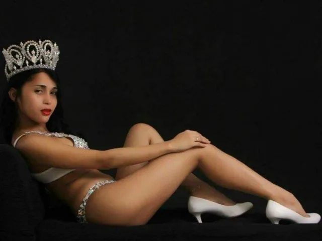 WildKatarina camgirl live amateur webcam
