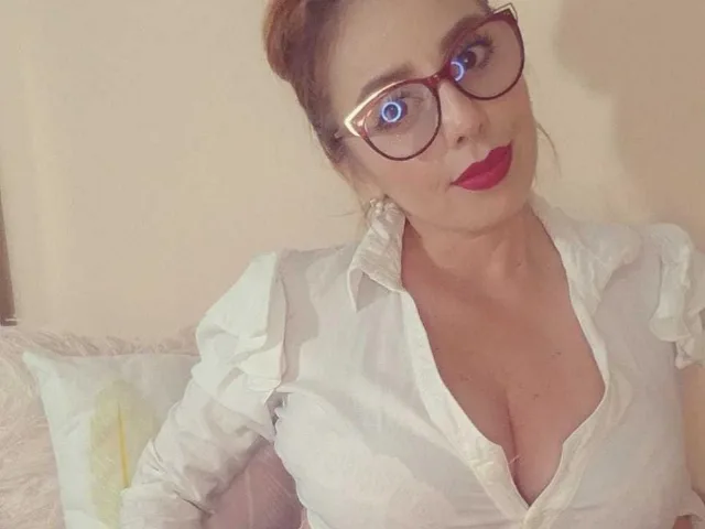 IsabellaBig camgirl live amateur webcam