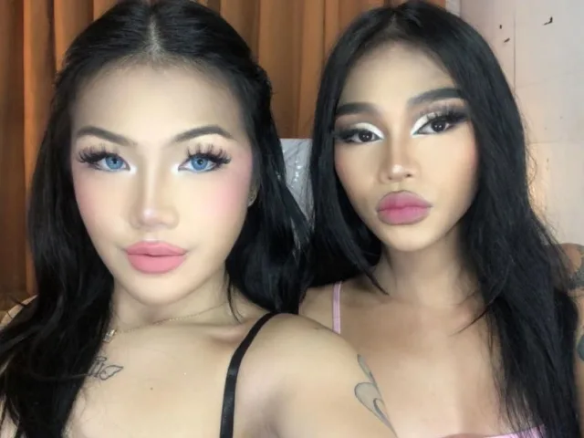 TwoWildLadies camgirl live amateur webcam