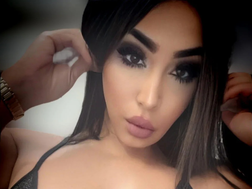 SarahI69 camgirl live amateur webcam