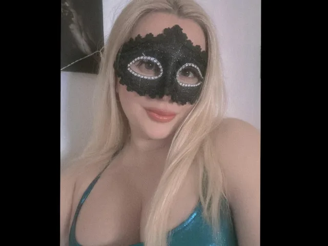 SeleneMoi camgirl live amateur webcam