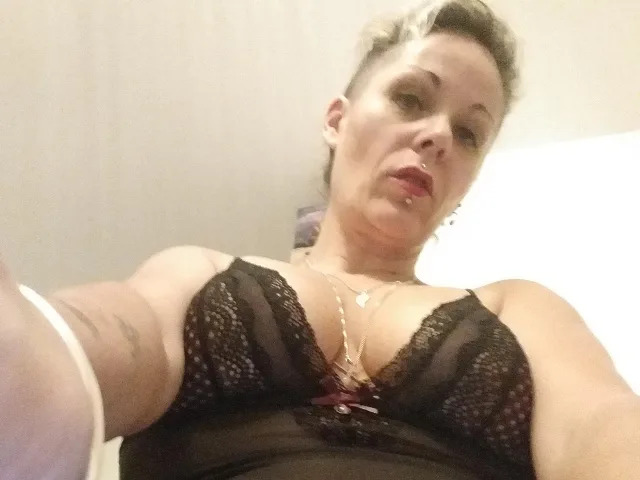 Frenchie69 camgirl live amateur webcam