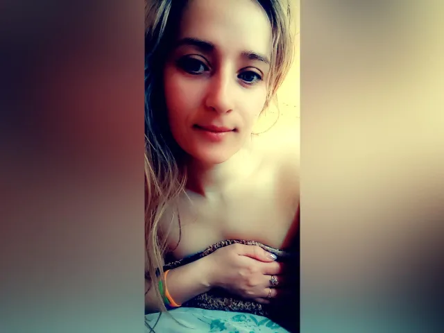 TwiksXMoon camgirl live amateur webcam