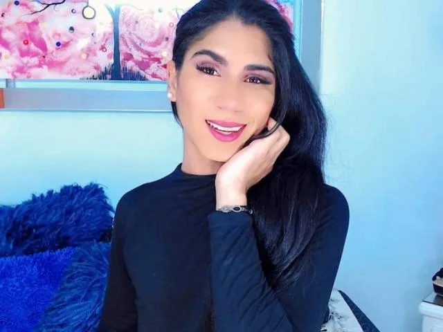 YoueenHanna camgirl live amateur webcam