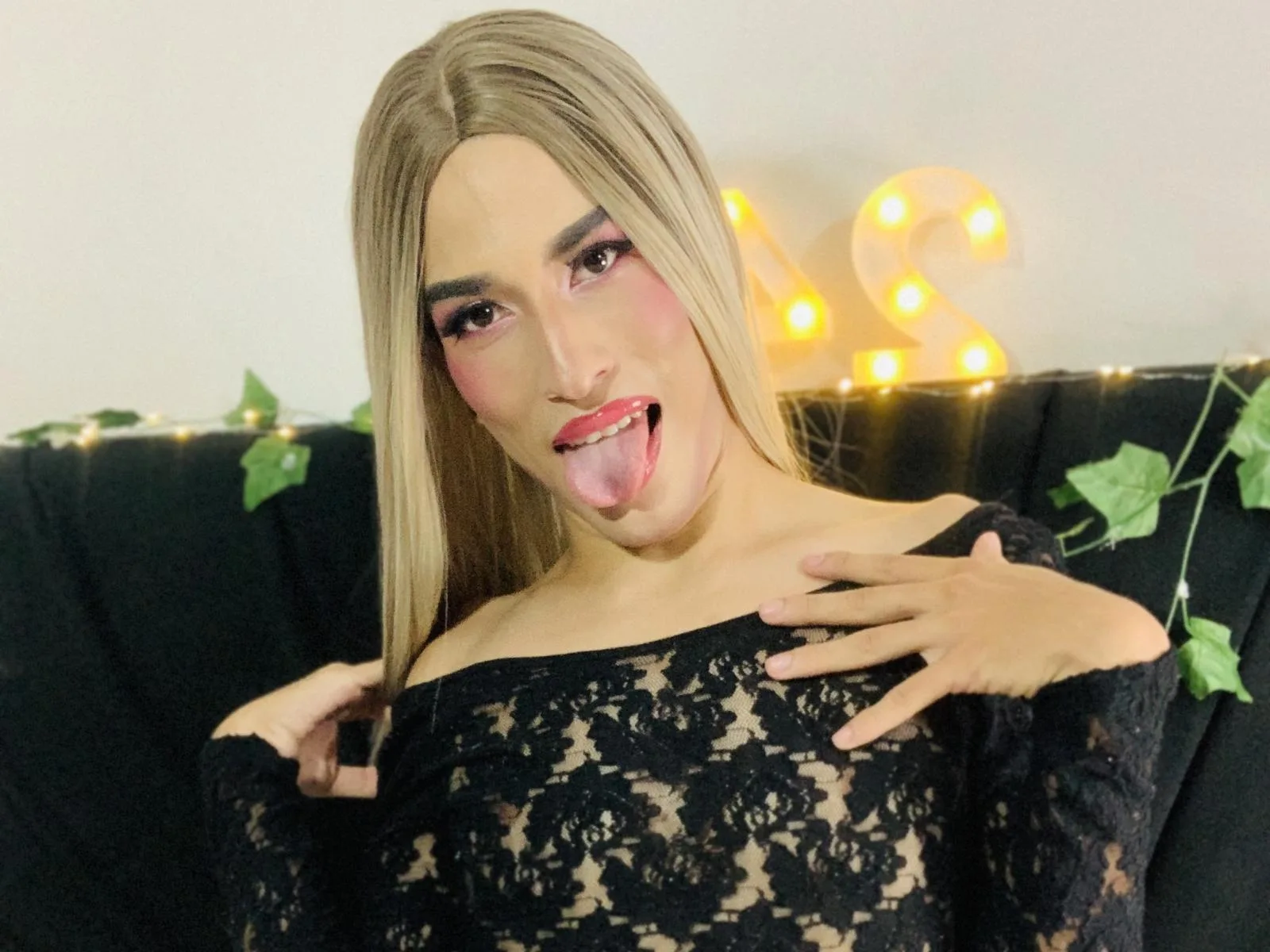 BritneyT camgirl live amateur webcam