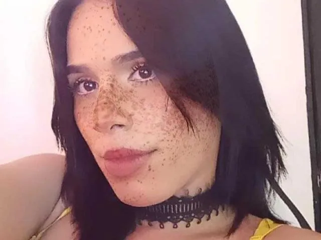 DollyQueen camgirl live amateur webcam