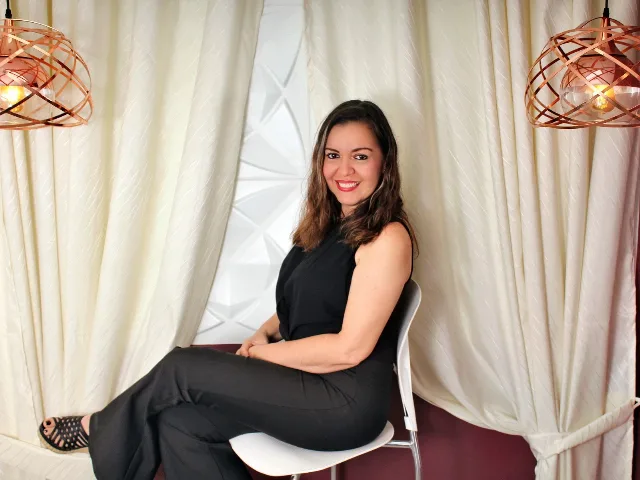 AmberRuiz camgirl live amateur webcam