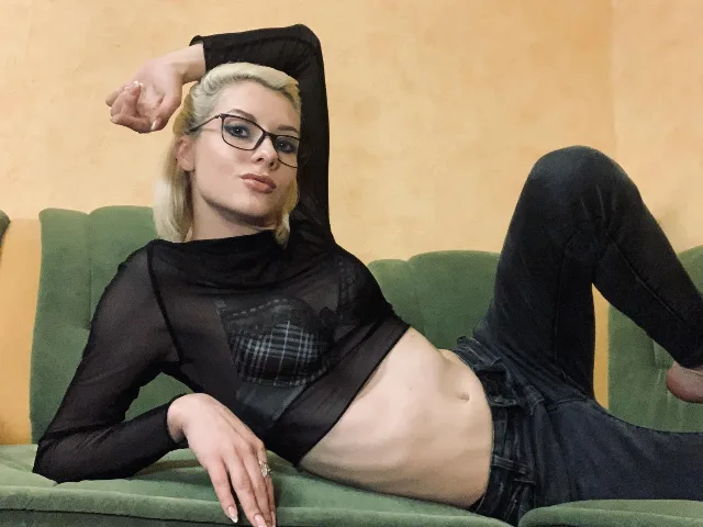 ChristinasVinson69 camgirl live amateur webcam
