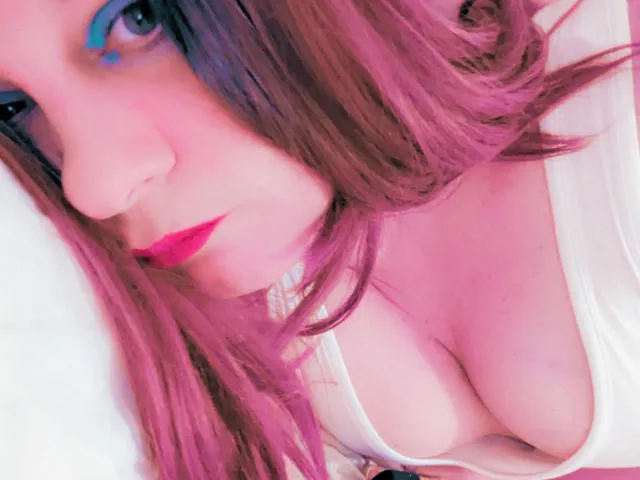 TrspHouseKinkyLove camgirl live amateur webcam