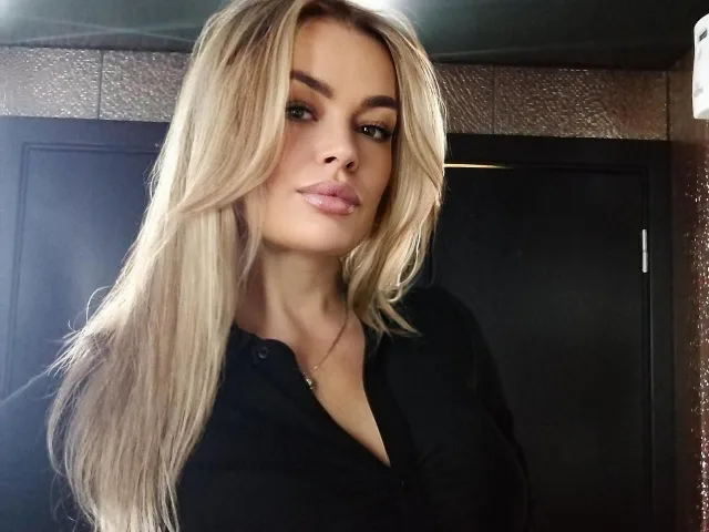 MilenaBiaa camgirl live amateur webcam