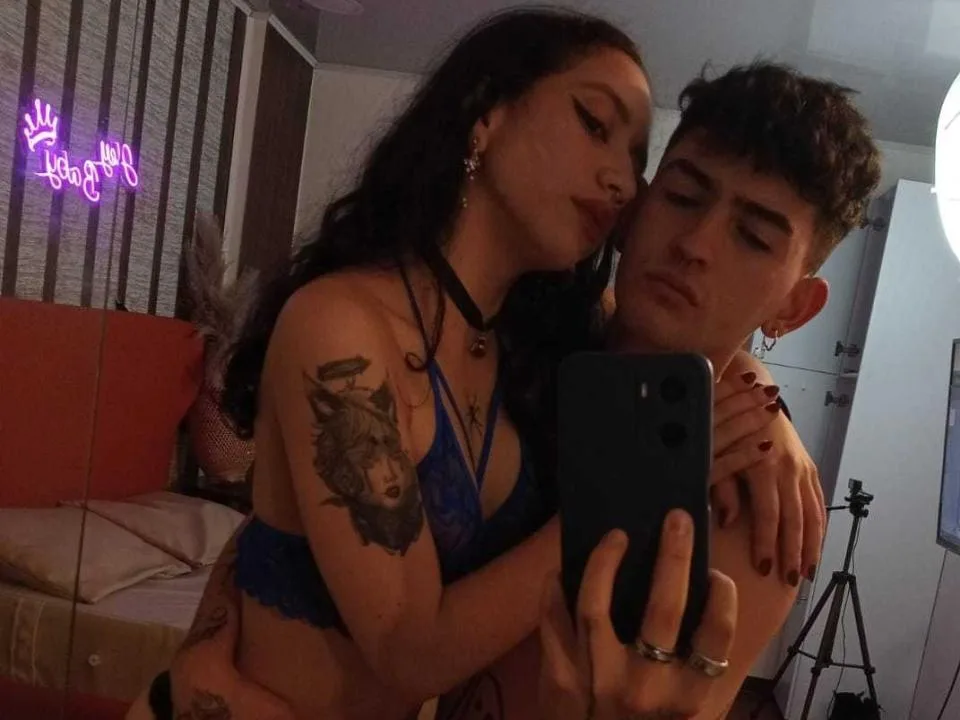 AnnieXAndrew camgirl live amateur webcam