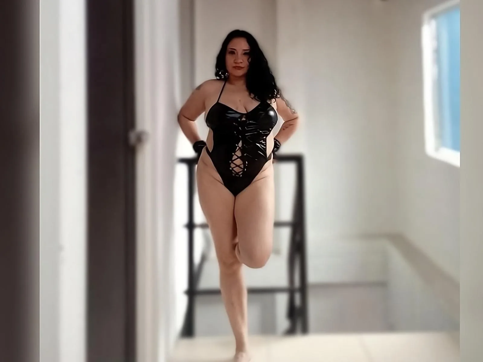 AlaiaDolly camgirl live amateur webcam
