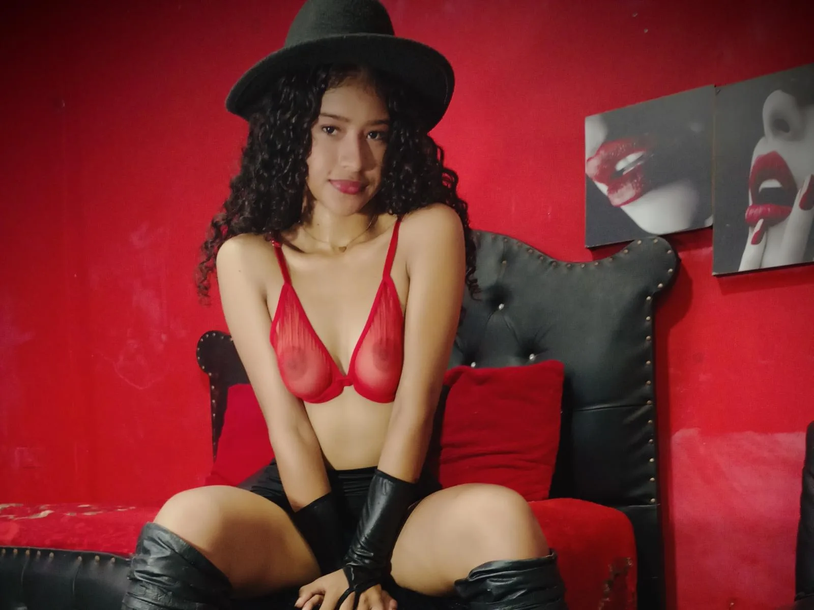 AnniaNaughtyXXX camgirl live amateur webcam