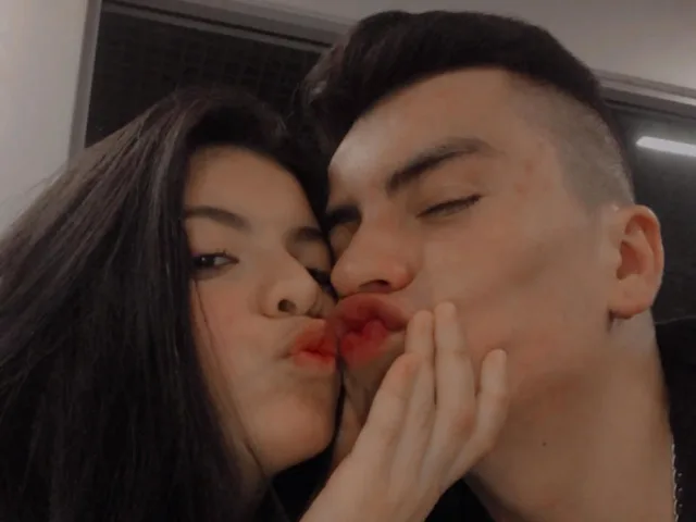 EmmaAndJason camgirl live amateur webcam