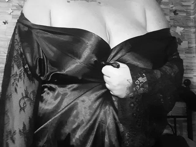 OnlyMoi camgirl live amateur webcam