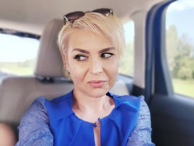 LonnyKendall camgirl live amateur webcam