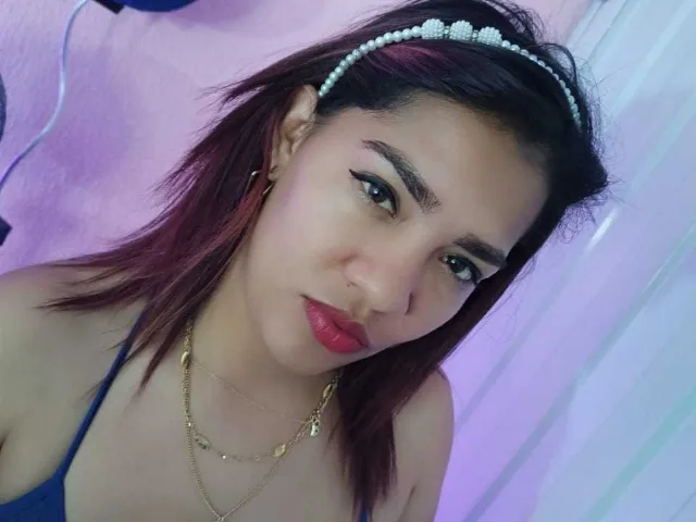 AshleySaens camgirl live amateur webcam