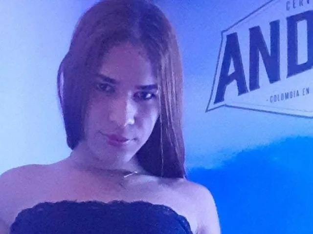 IdaraLatina camgirl live amateur webcam