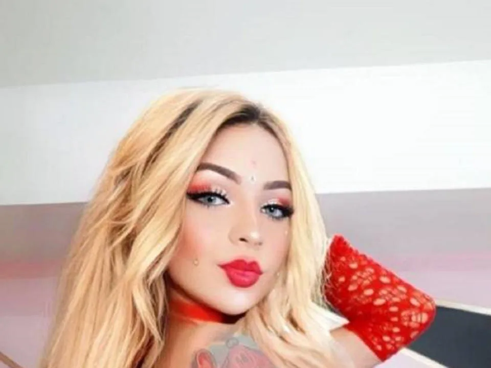 AinaraQueen camgirl live amateur webcam