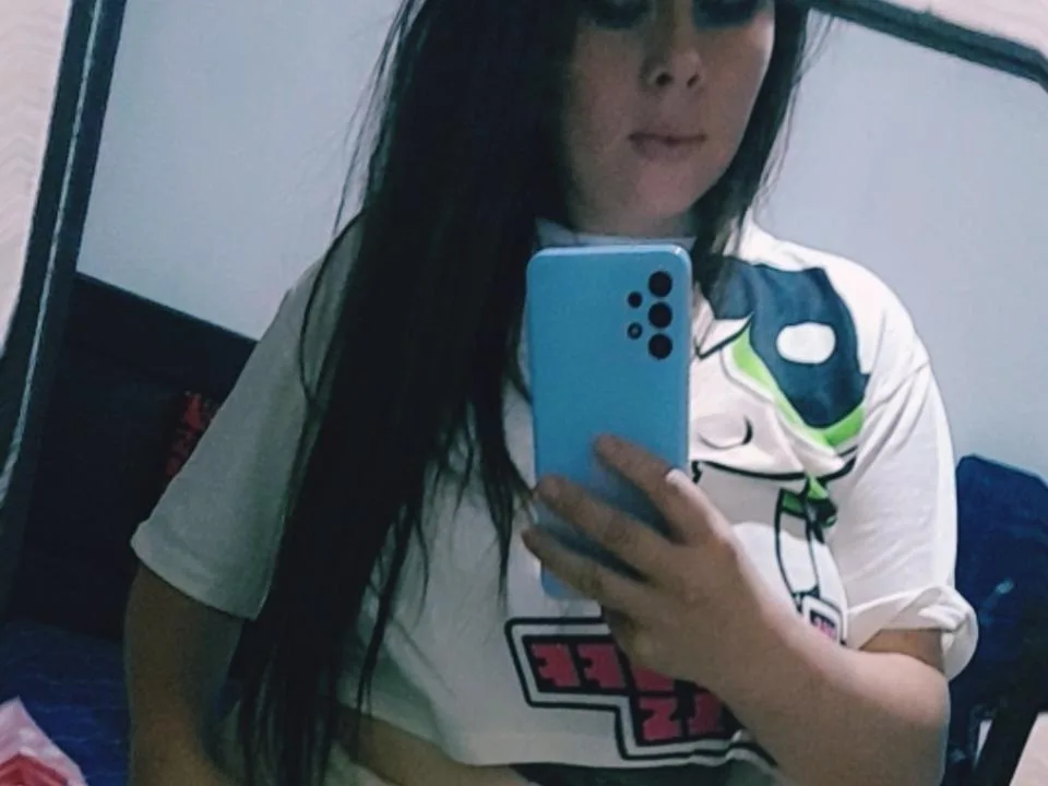 Melones camgirl live amateur webcam
