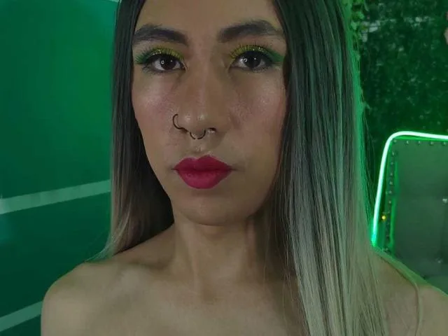 QueenxLuna camgirl live amateur webcam