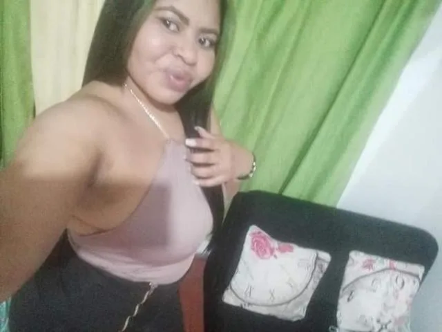 IsabellaLaurent camgirl live amateur webcam