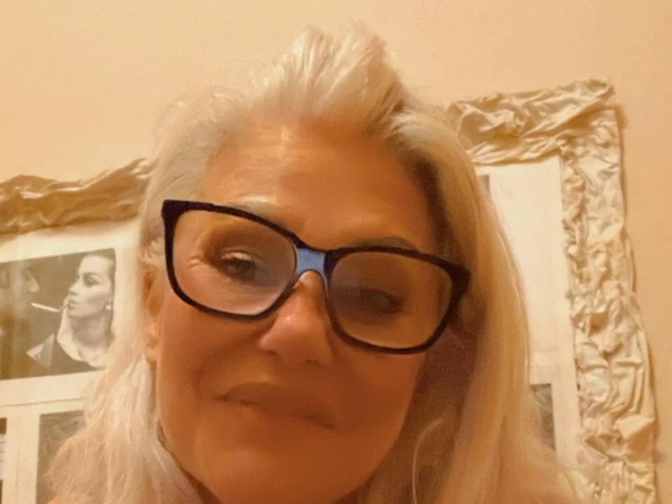 CrazyBionda camgirl live amateur webcam