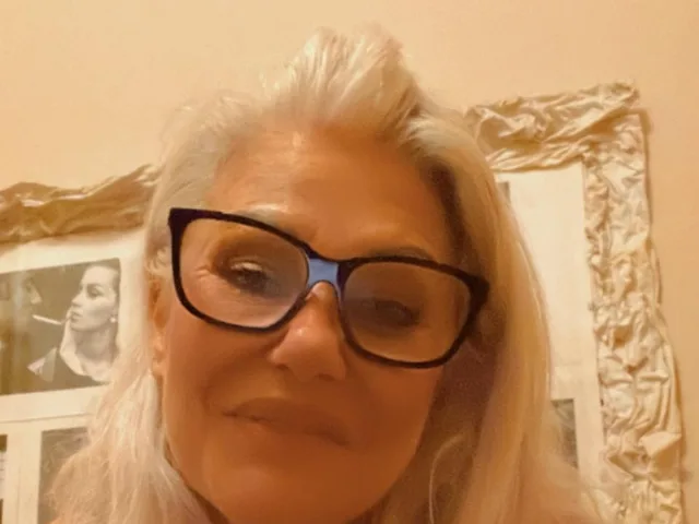 CrazyBionda camgirl live amateur webcam