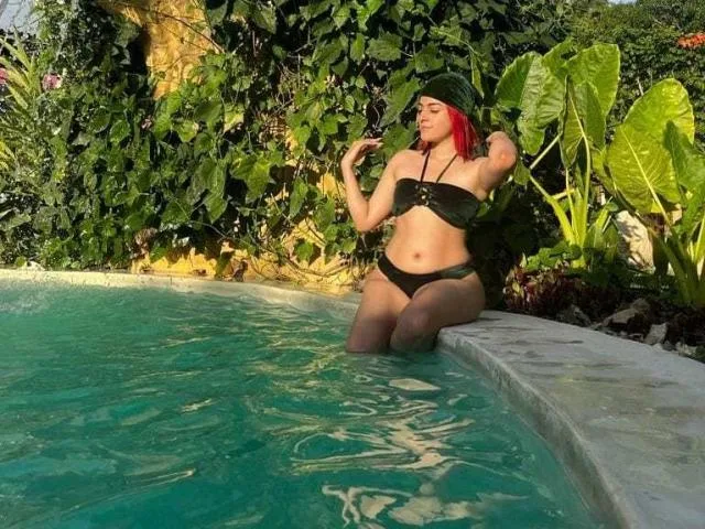 BellaRusso camgirl live amateur webcam