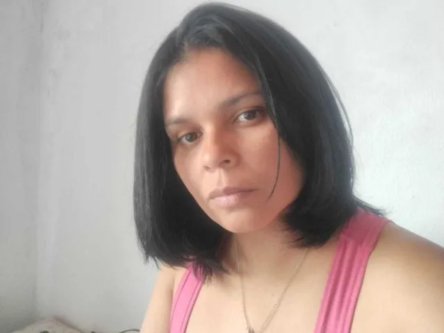 PaulaGuzman camgirl live amateur webcam