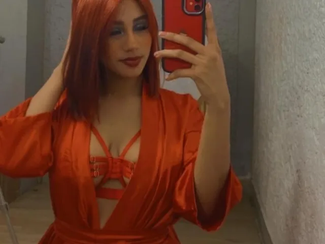 ChloeAnnistone camgirl live amateur webcam