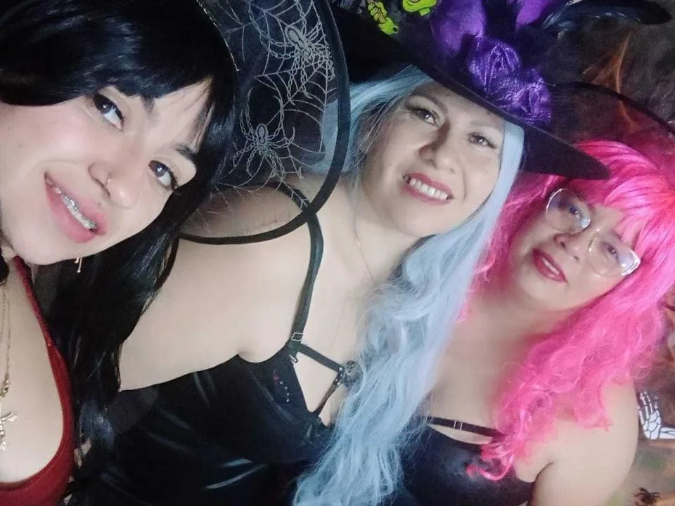 LesbianTrioMilfs camgirl live amateur webcam