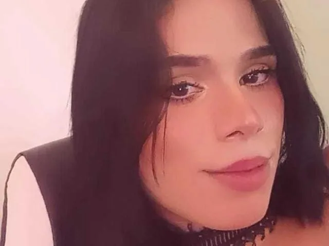 RedbelbethEnyel camgirl live amateur webcam